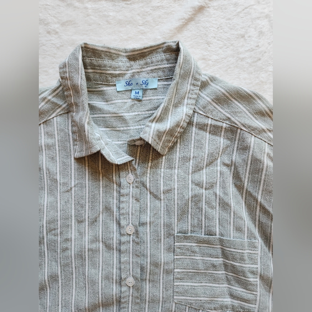 LIKE NEW She and Sky Sage Green Button Down Crop Top with Cap Sleeves - Picture 2 of 4
